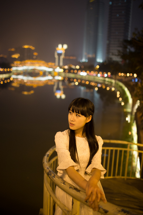 一张江边夜景美女外拍RAW格式图片下载Canon EOS 6D拍摄-RAW美女原图 - Lightroom摄影PhotoShop后期