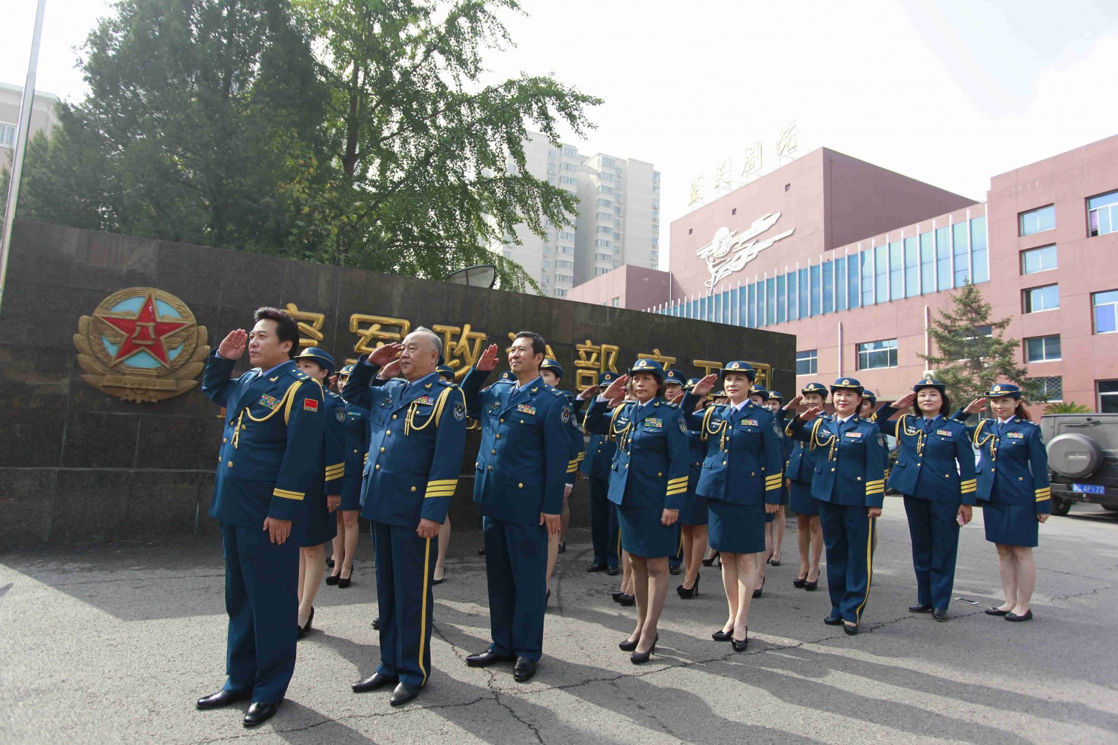 我要留个影-再见了文工团(不再保留各军种文工团)